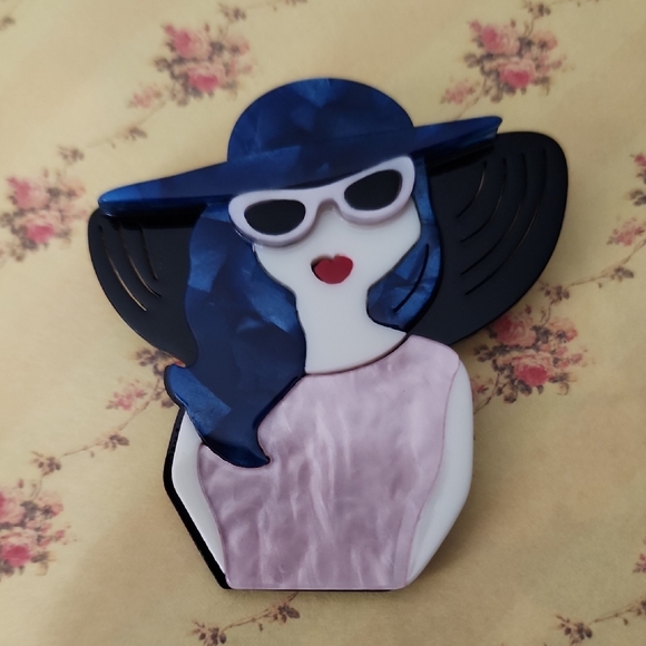 Blue and Pink FASHIONISTA Brooch That HAT right!! - Picture 1 of 4
